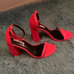 PINK CAPE ROBBIN HEELS